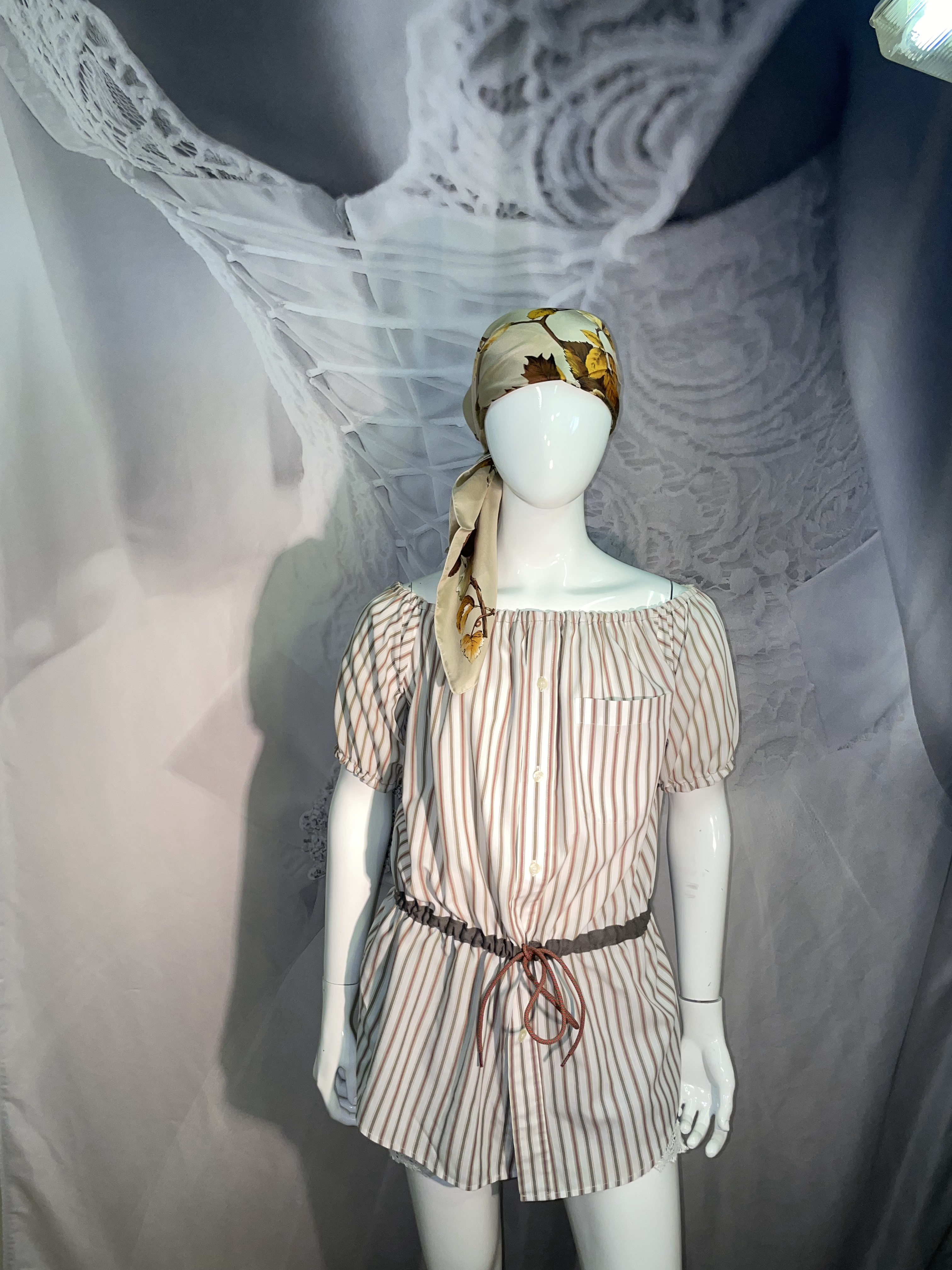 Robe rayée avec cordon